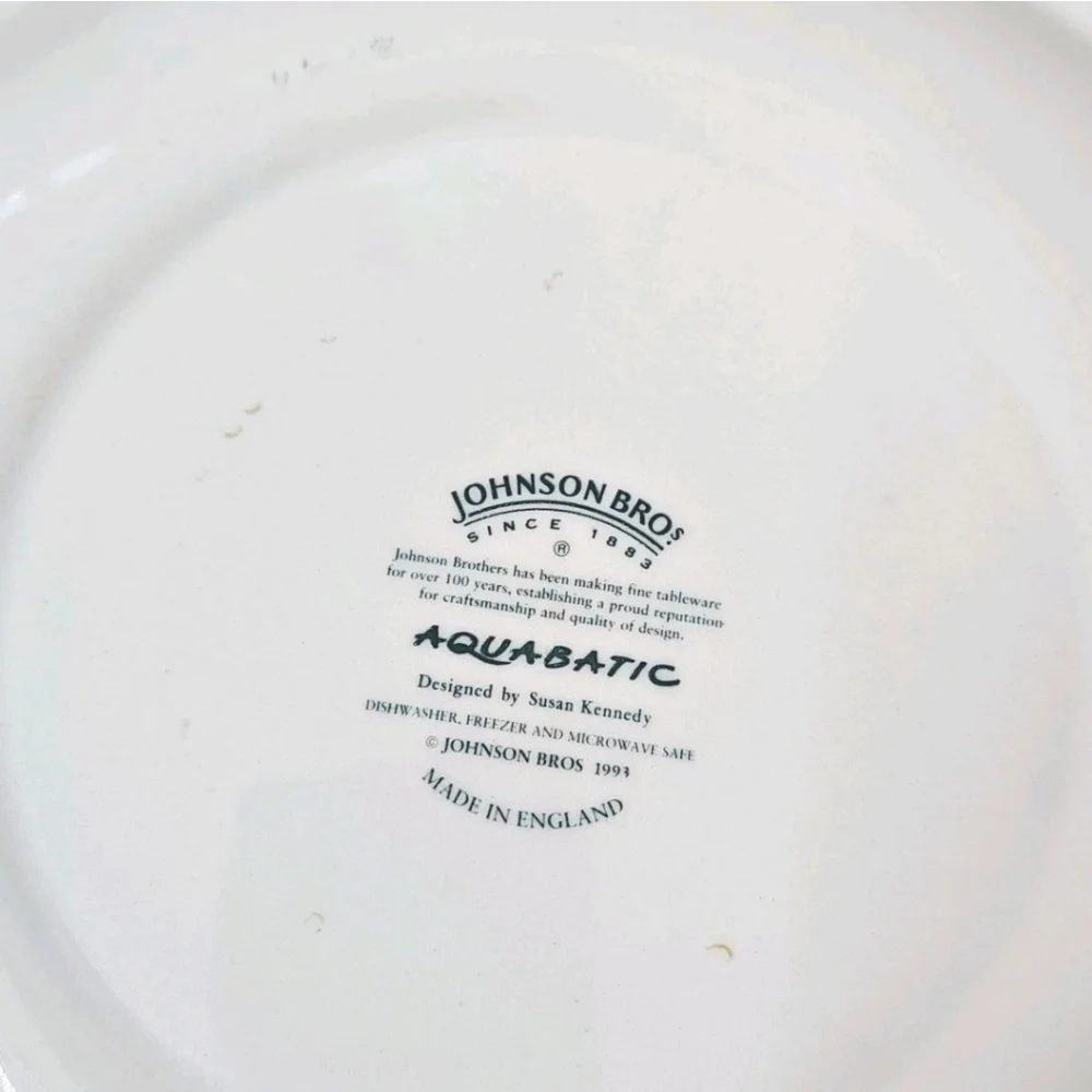 2 Johnson Brothers Aquabatic Fish  Dinner Plates By Susan Kennedy Vtg 90s 10.5